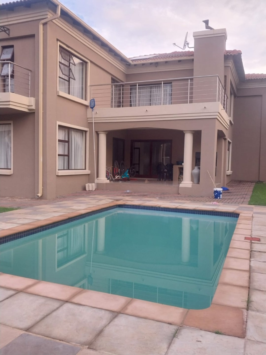 To Let 6 Bedroom Property for Rent in Xanadu North West